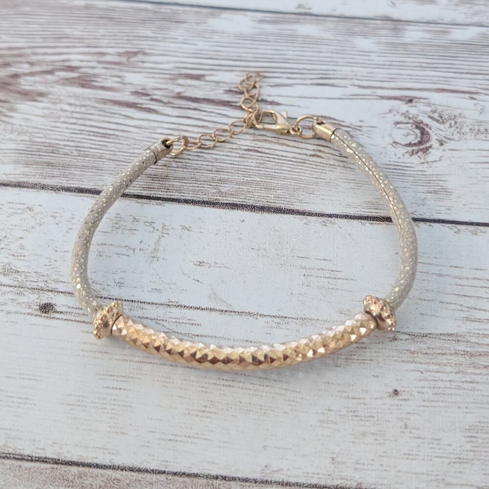 Very Pretty Gold Tone & Light Tan Bracelet